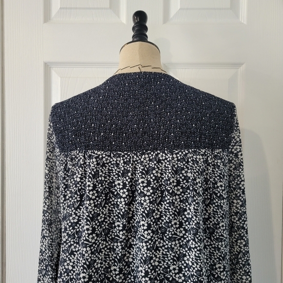 Tularosa Harrison Navy Floral Top - Picture 9 of 10